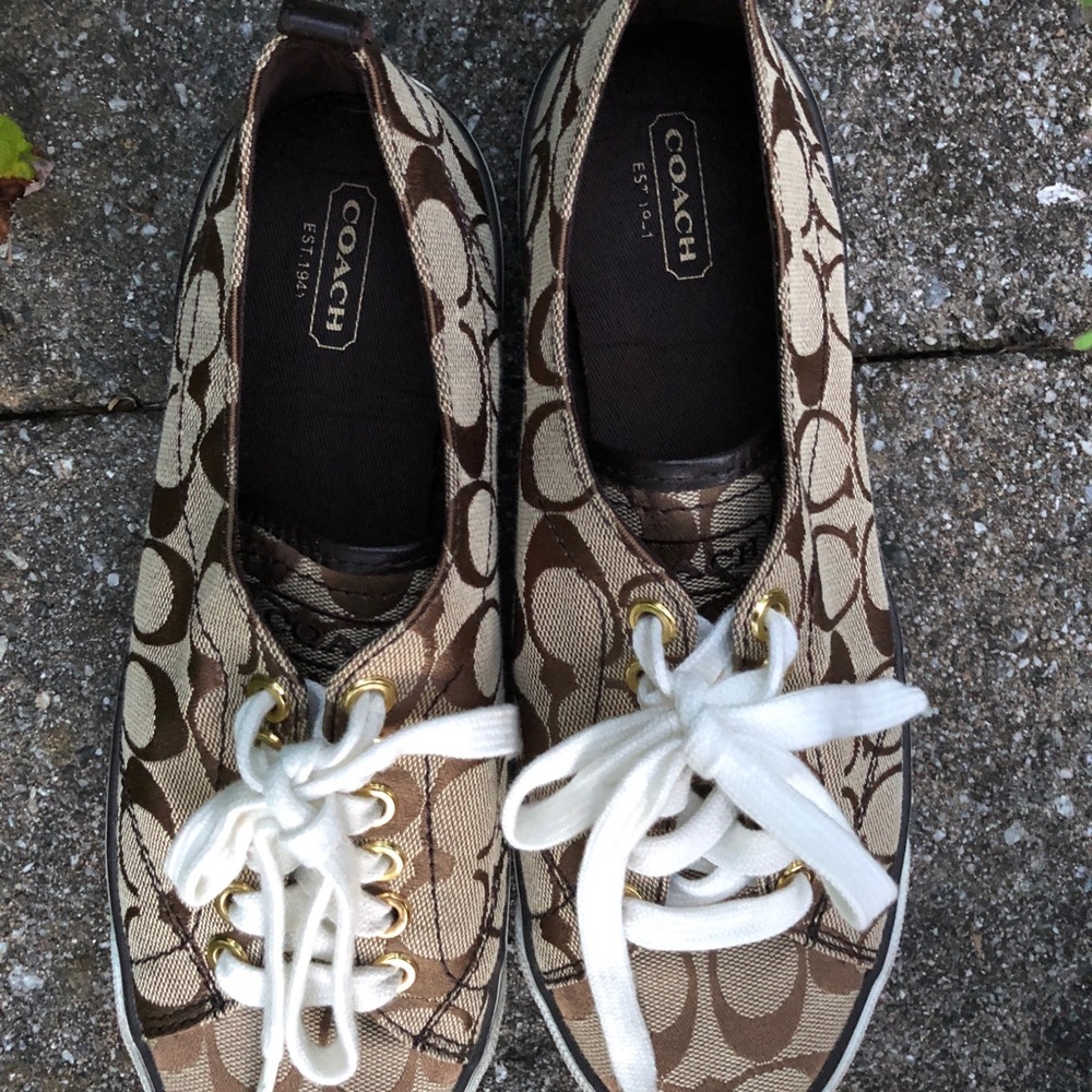 Woman’s Coach Kalyn Sneakers View 2